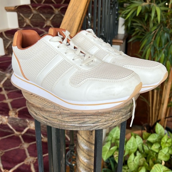 Banana republic, ladies, cream sneaker, size 9, excellent condition - Picture 6 of 16